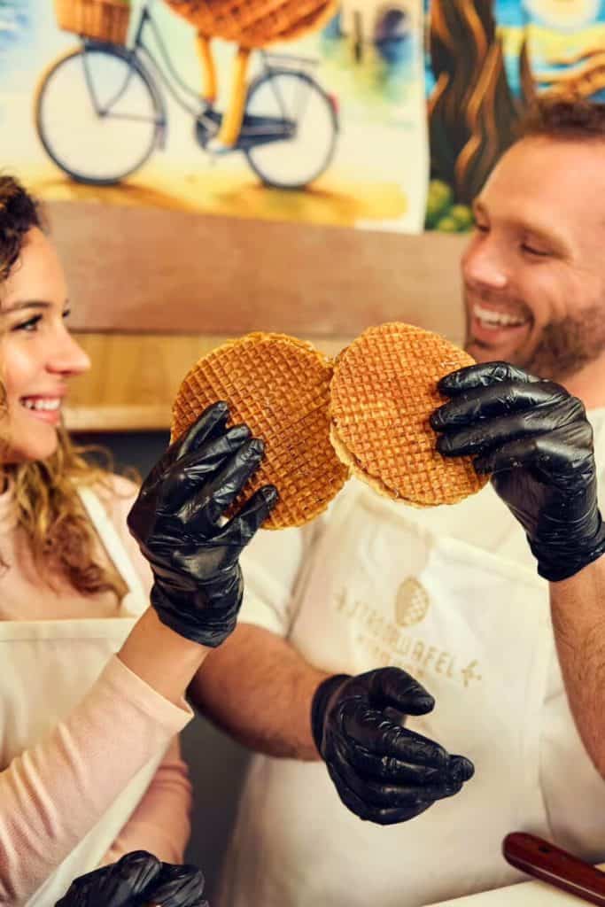Stroopwafel workshop Amsterdam. Lerne selbst Stroopwafels zu machen.