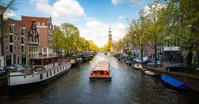 Mach eine kostenlose Grachtenrundfahrt auf den Unesco-Grachten von Amsterdam mit der I Amsterdam Card.